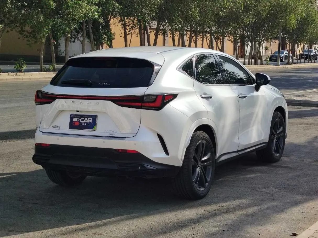 Car image 5