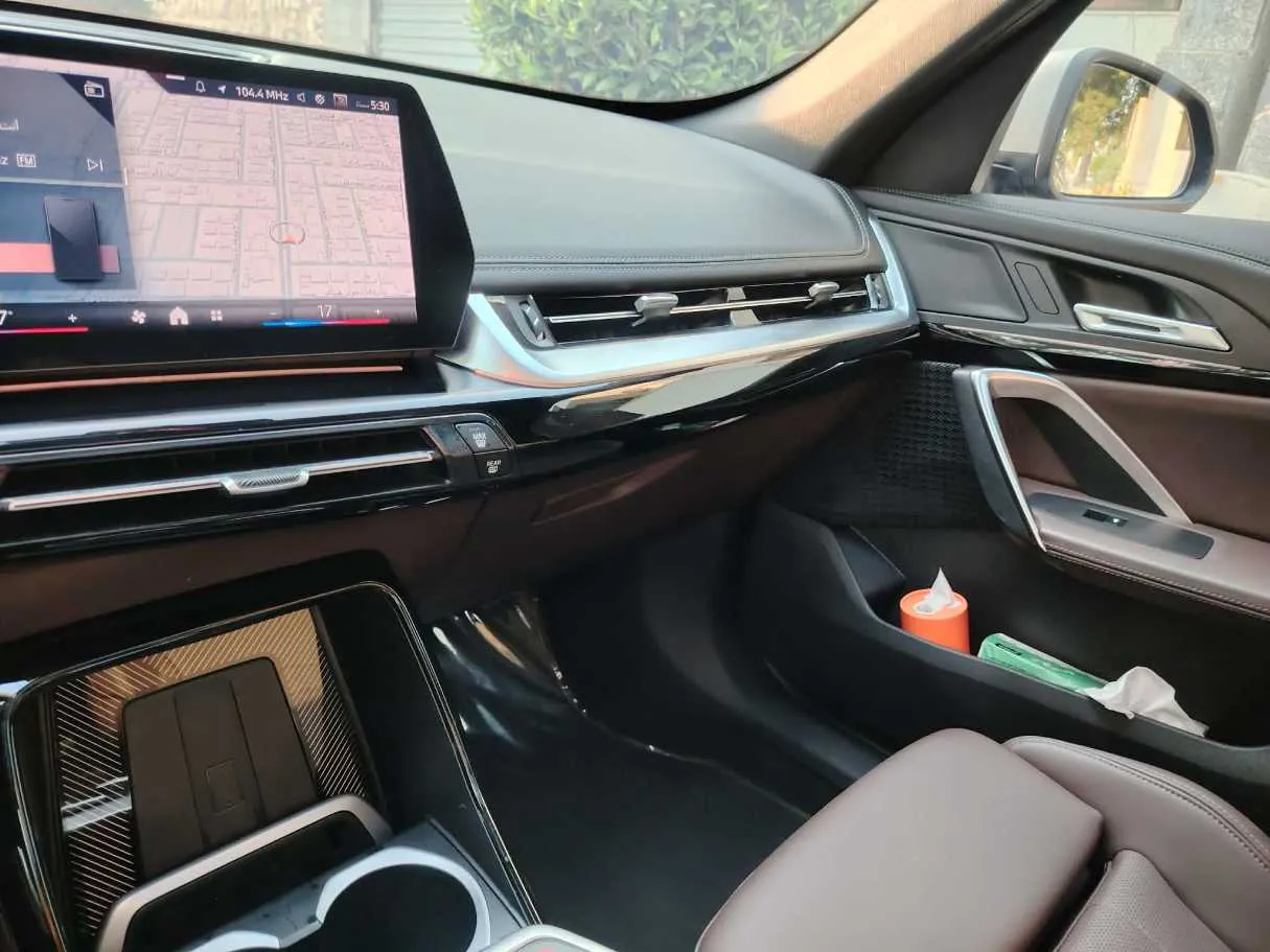 Car image 26