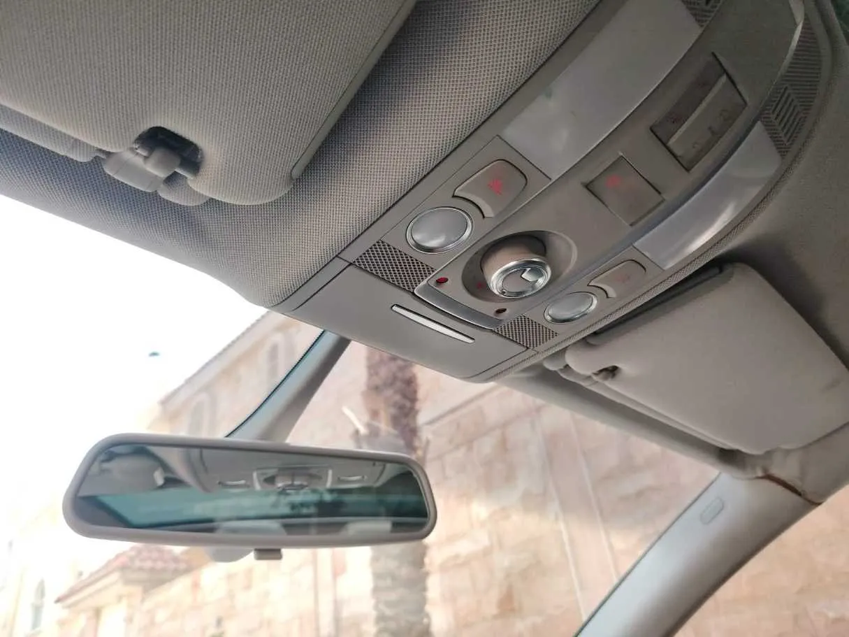 Car image 37