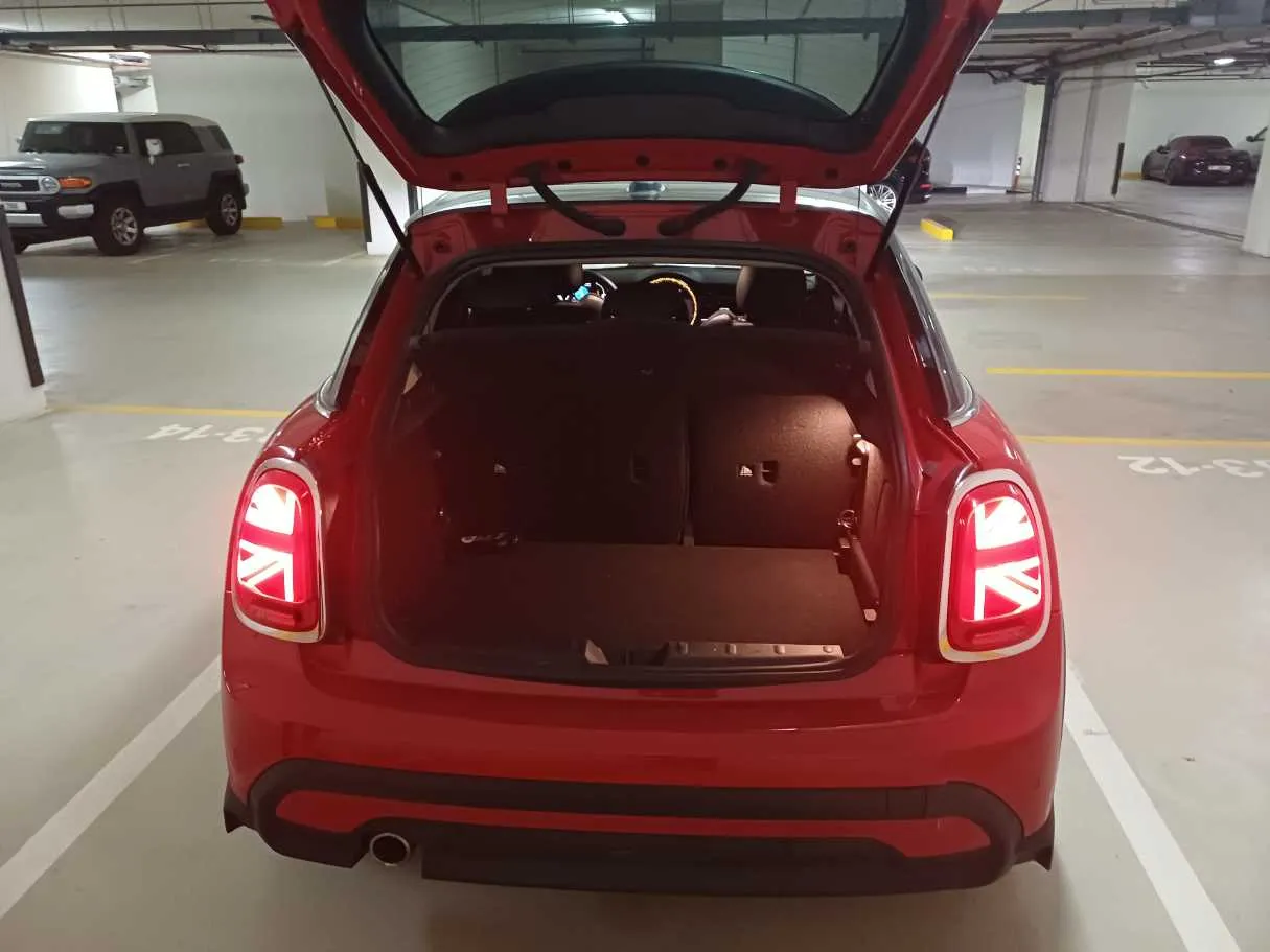 Car image 19