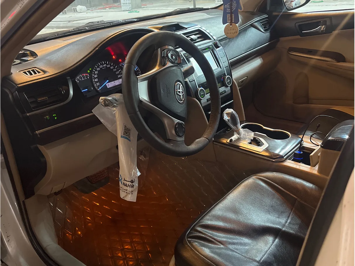 Car image 5