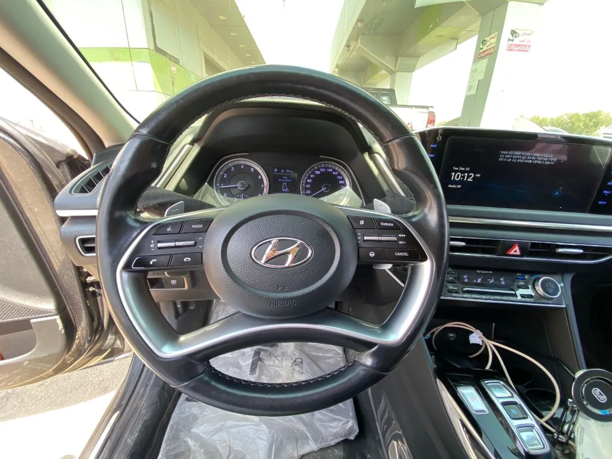 Car image 18