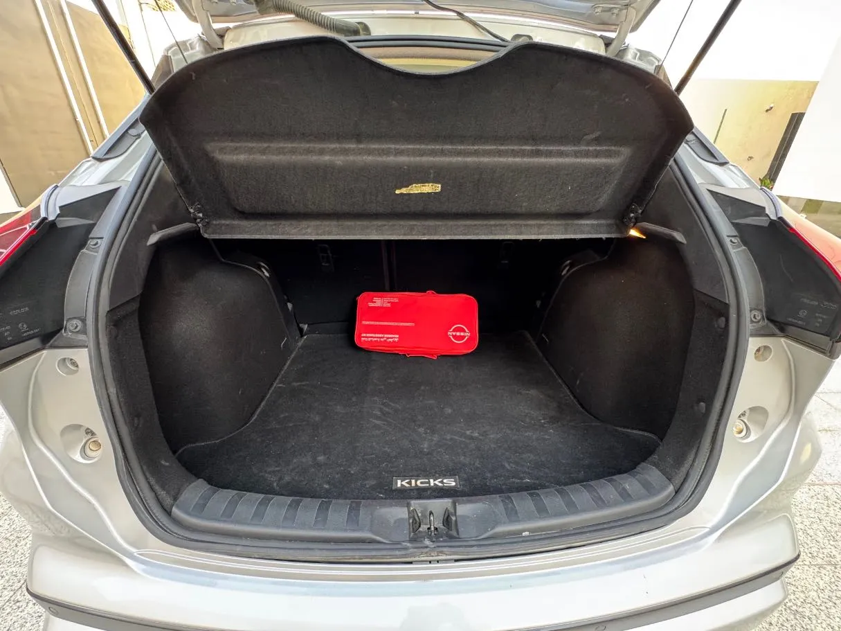 Car image 24