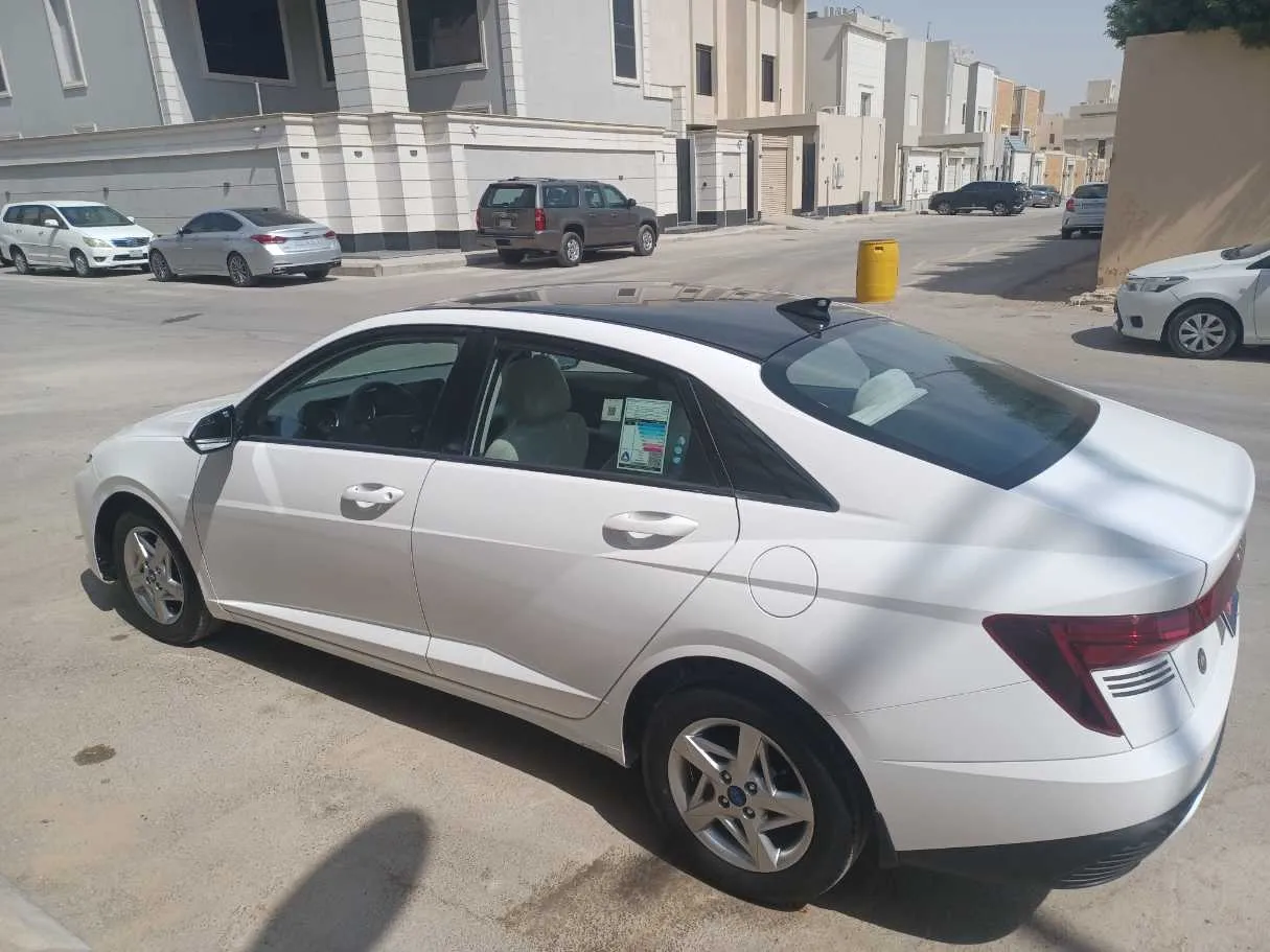 Car image 8