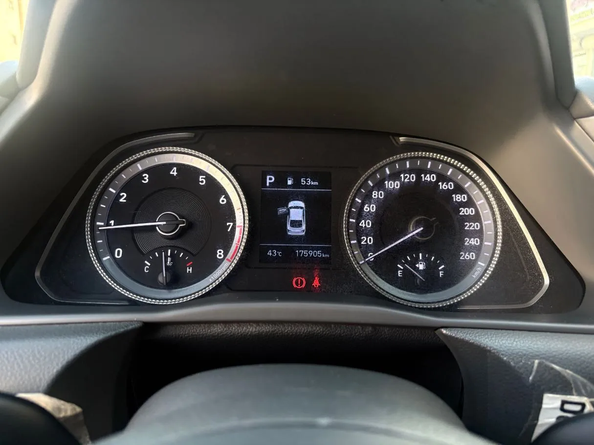 Car image 23