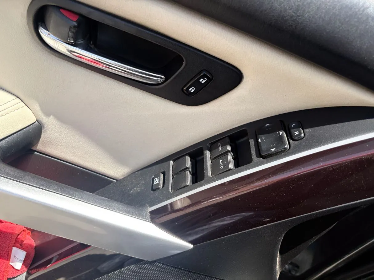 Car image 26