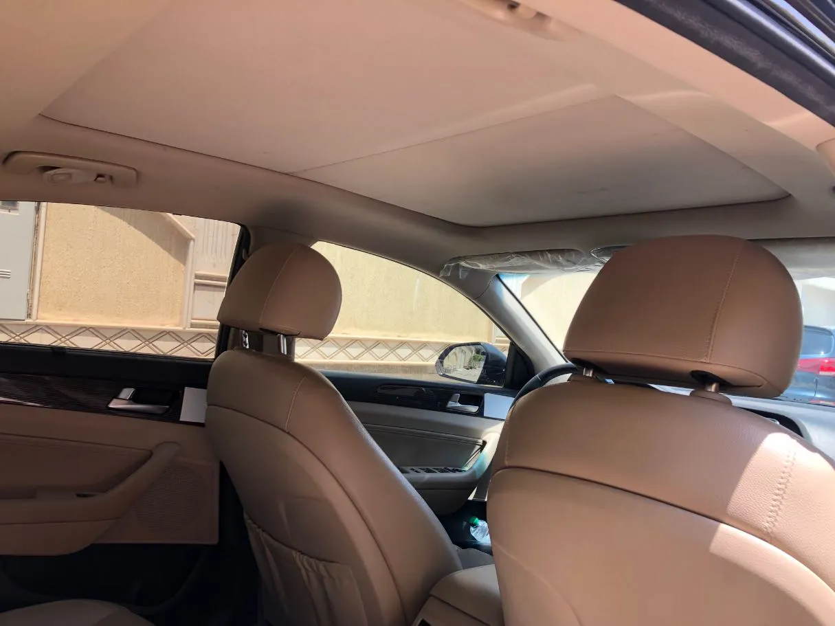 Car image 14