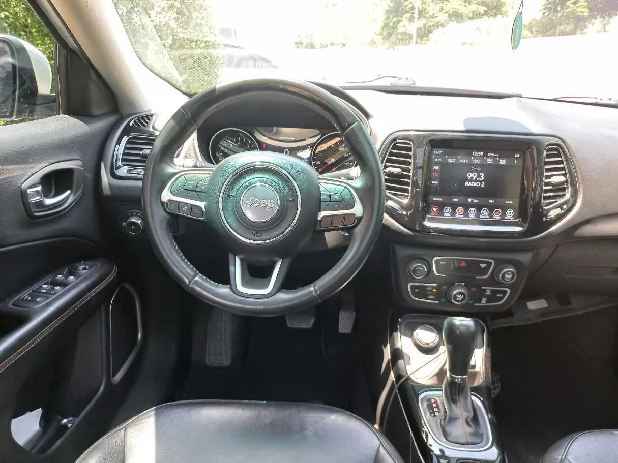 Car image 17