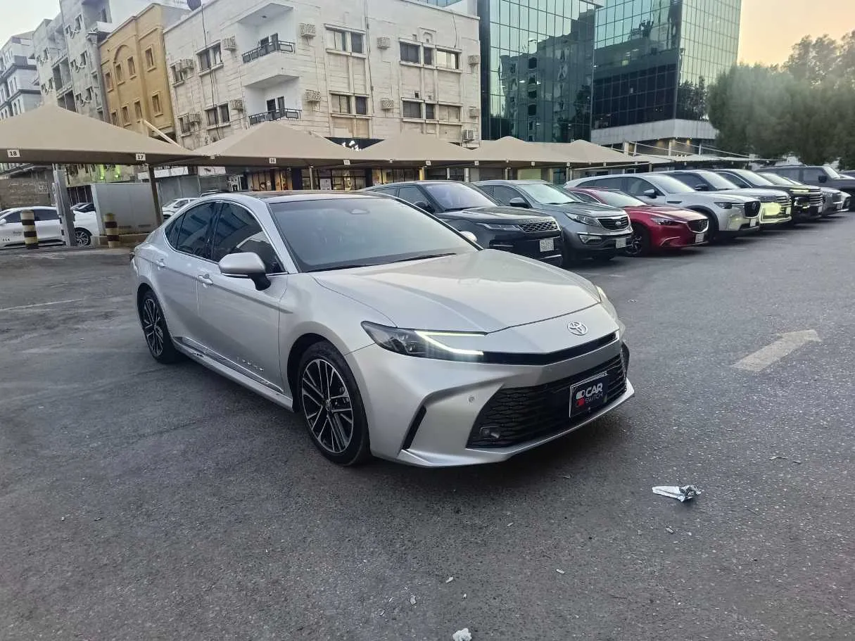 Car image 3