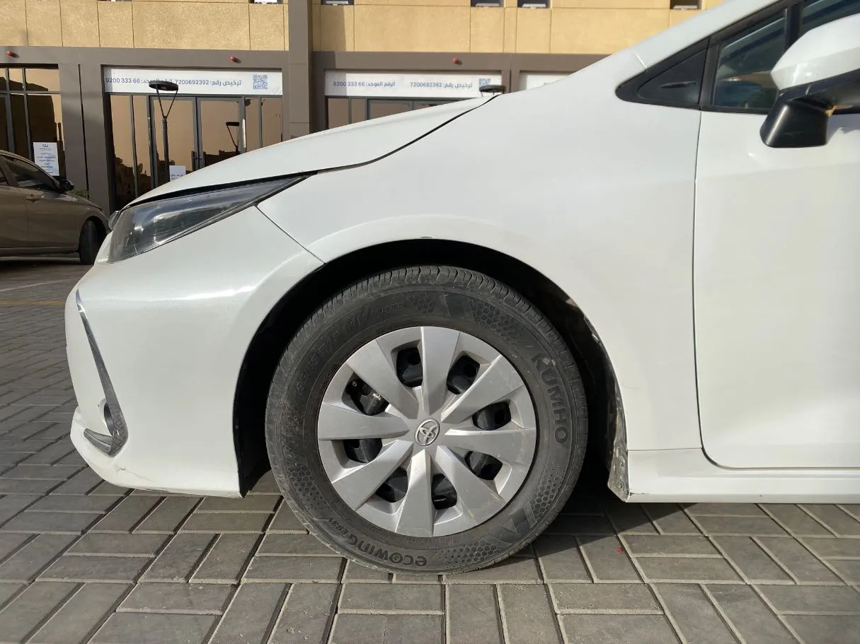 Car image 9