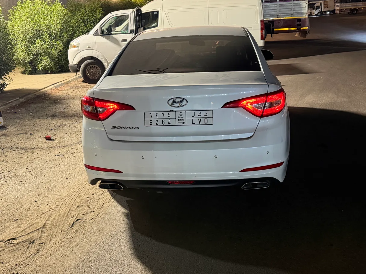 Car image 10