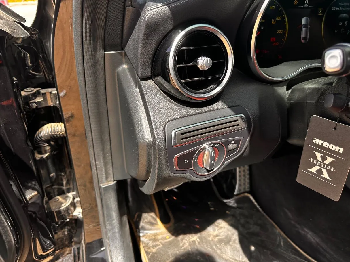Car image 23