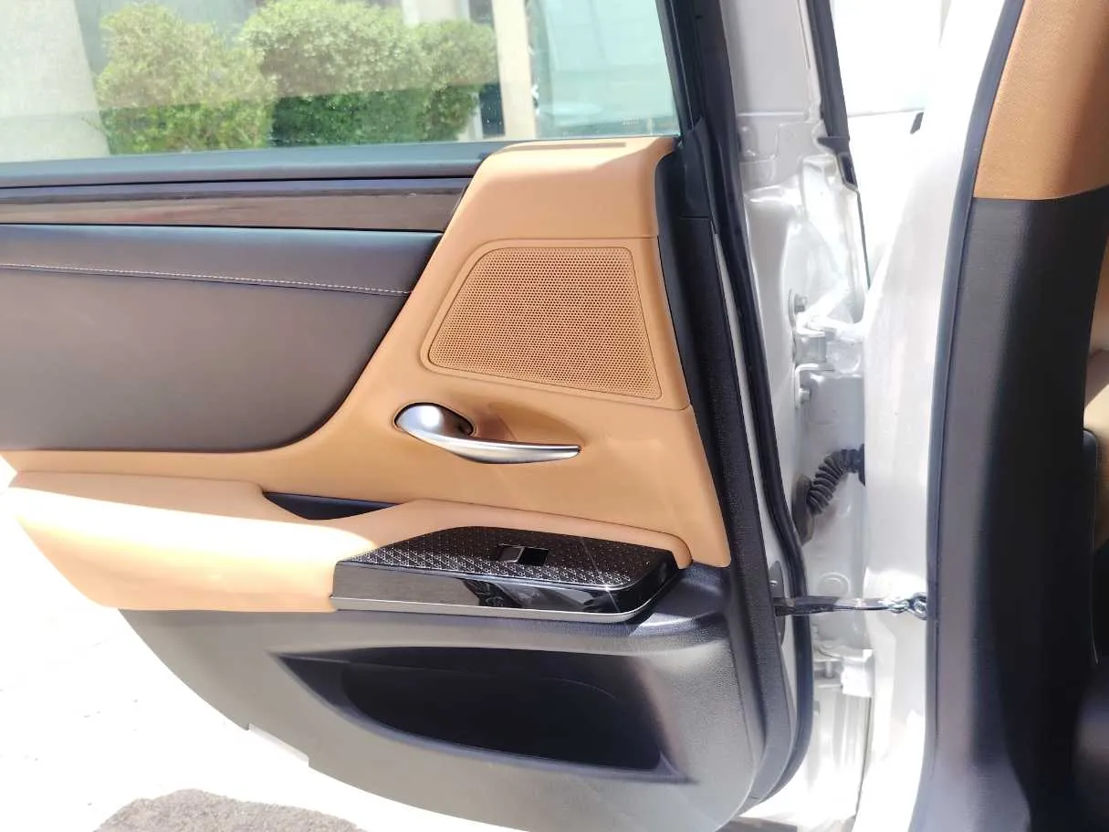 Car image 33
