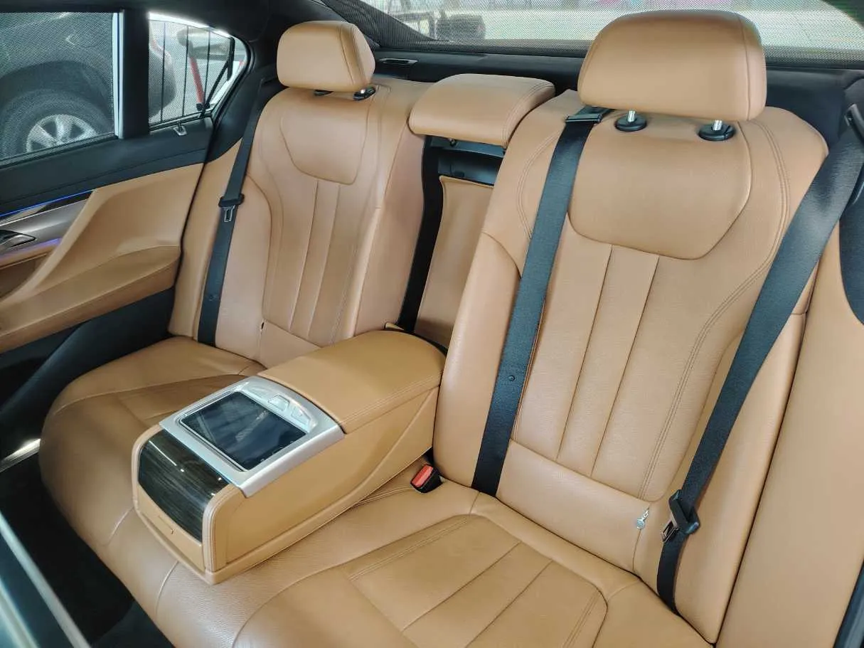 Car image 16