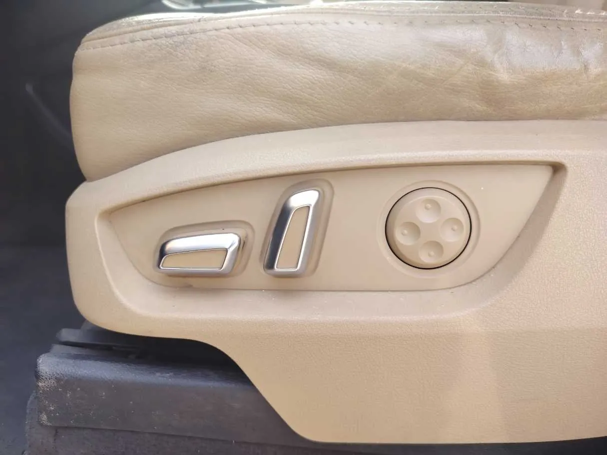 Car image 27