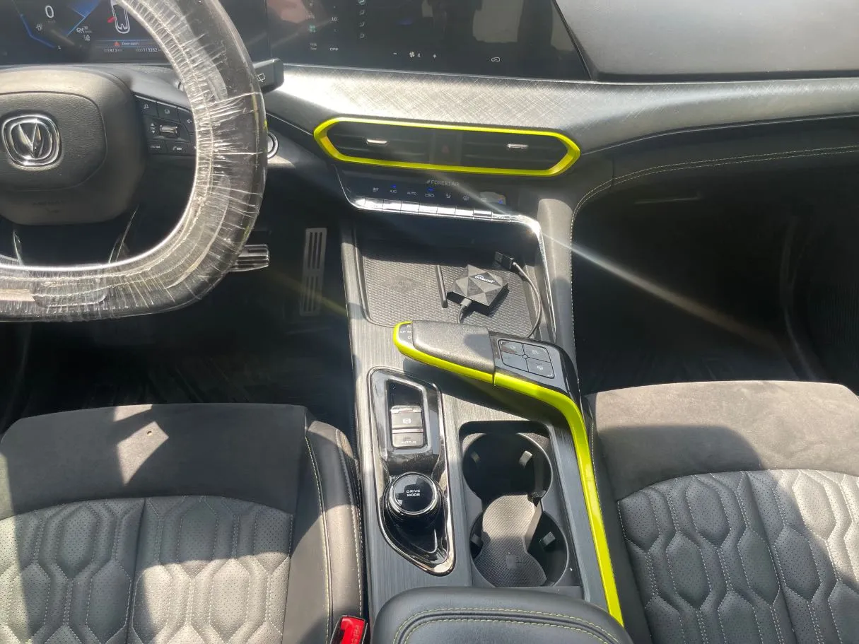 Car image 19