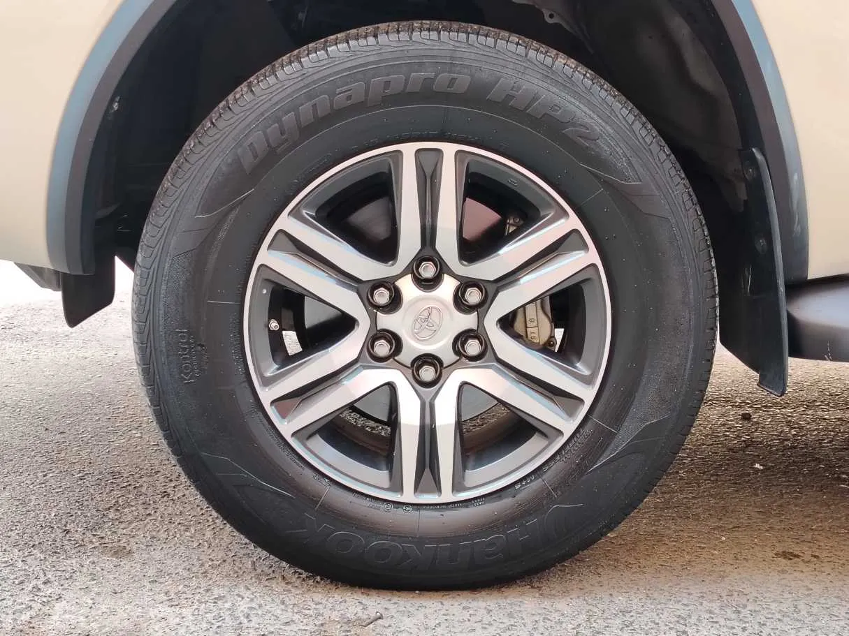 Car image 10