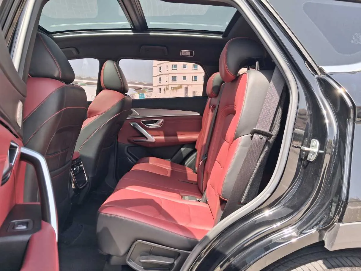 Car image 13