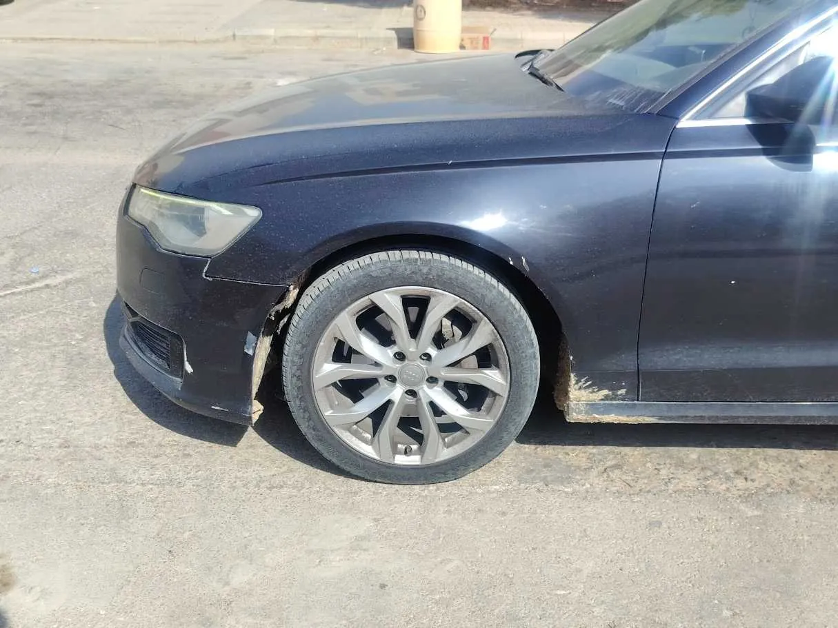 Car image 9