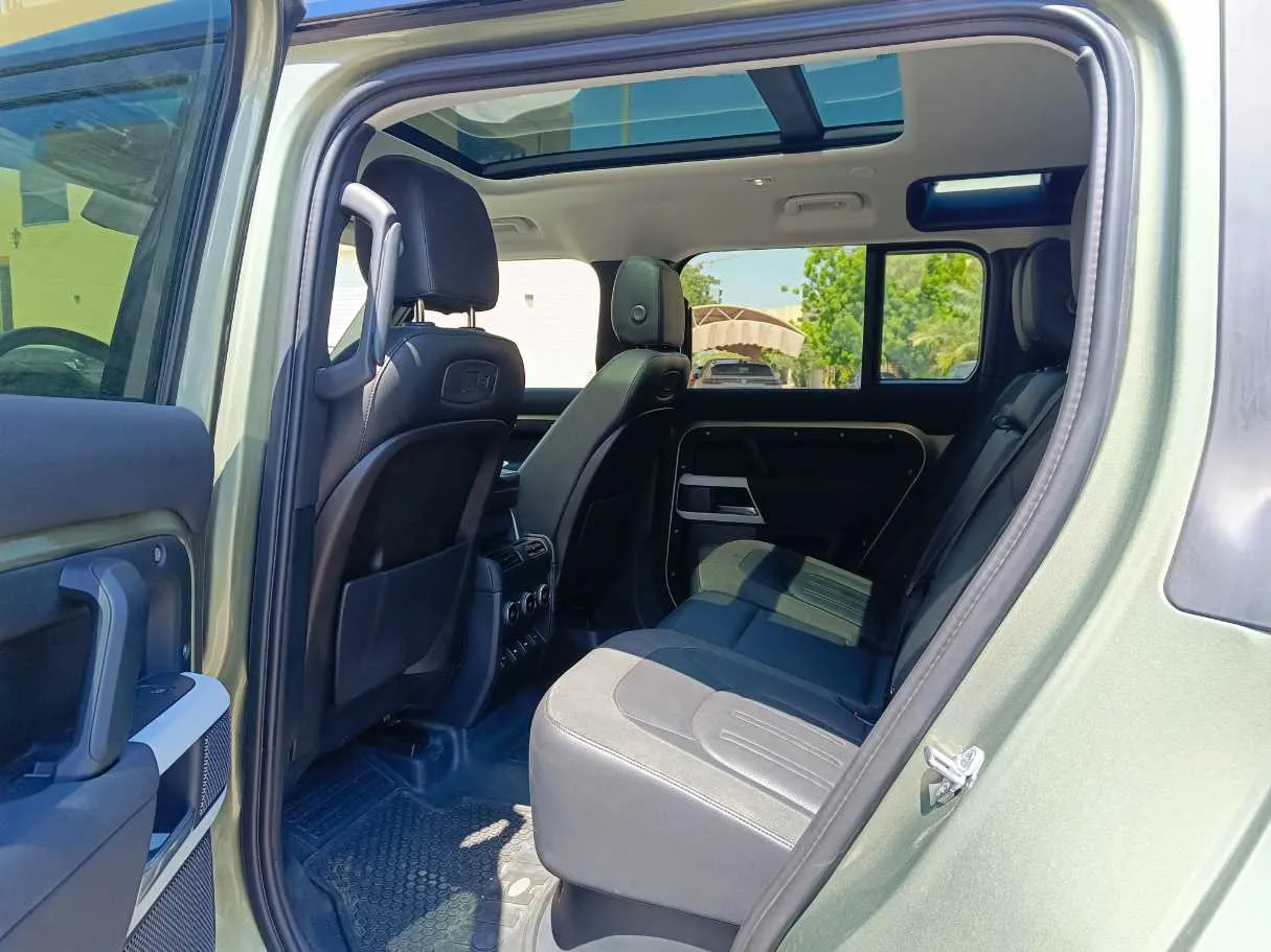 Car image 18