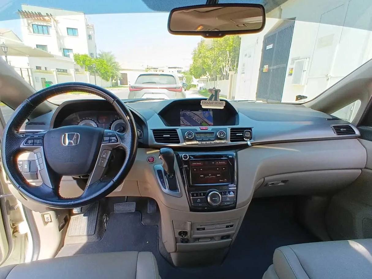 Car image 15