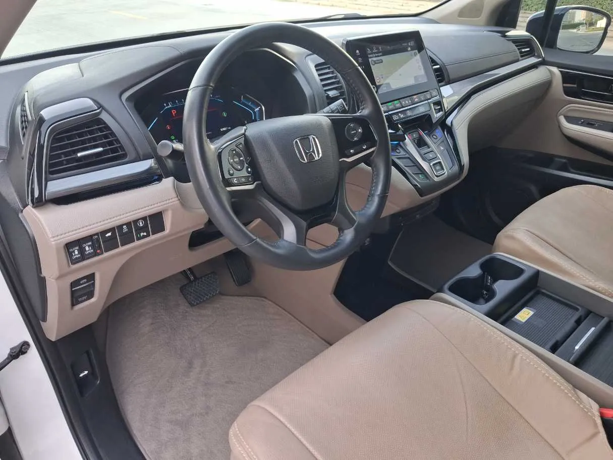 Car image 11
