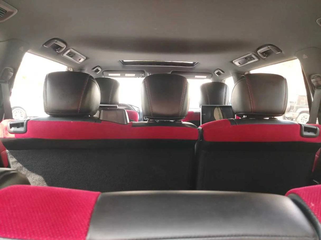 Car image 30
