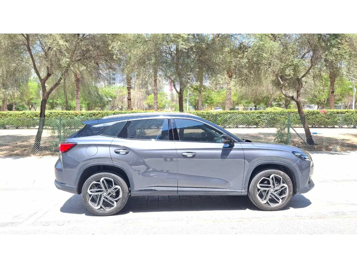 Car image 8