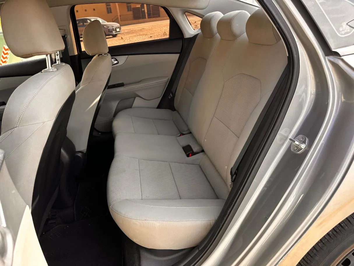 Car image 13