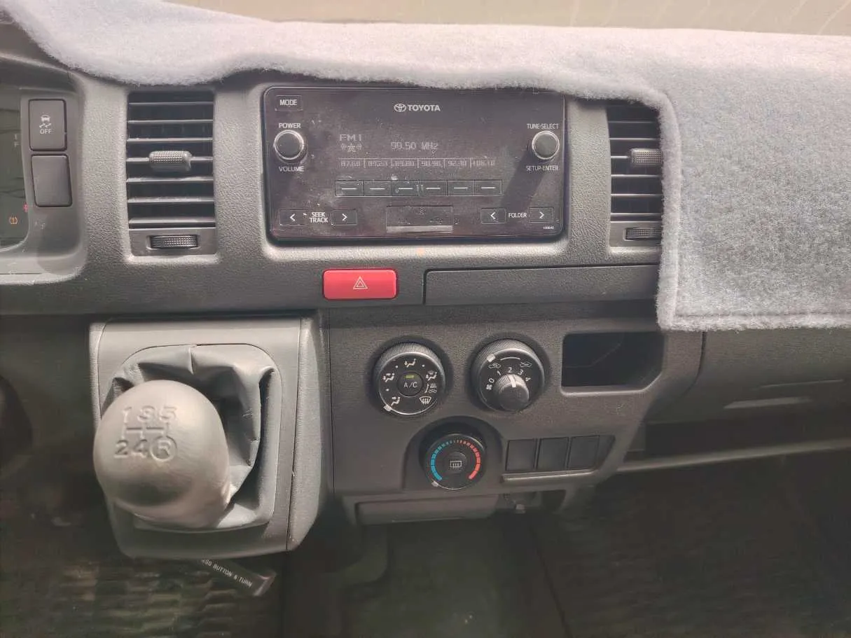 Car image 19
