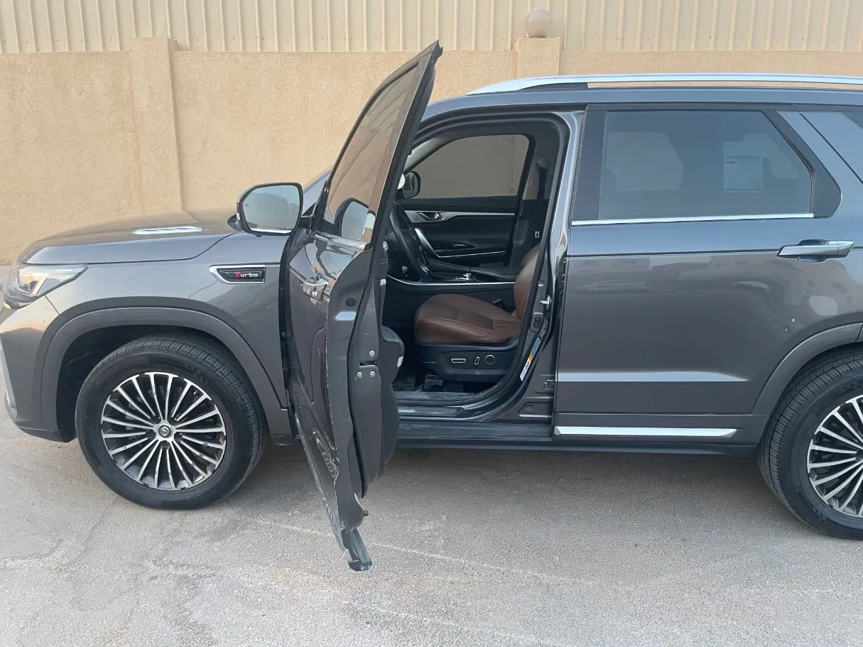 Car image 11