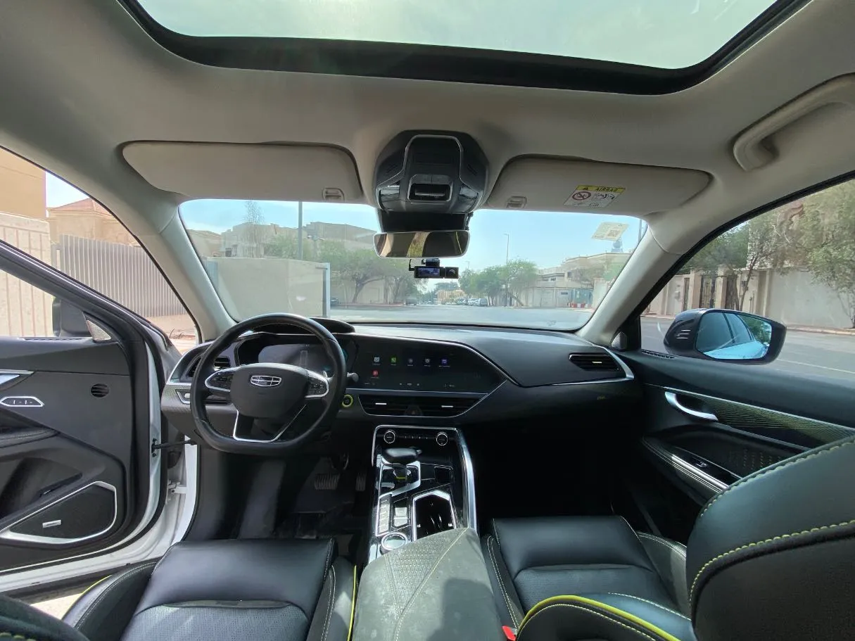 Car image 16