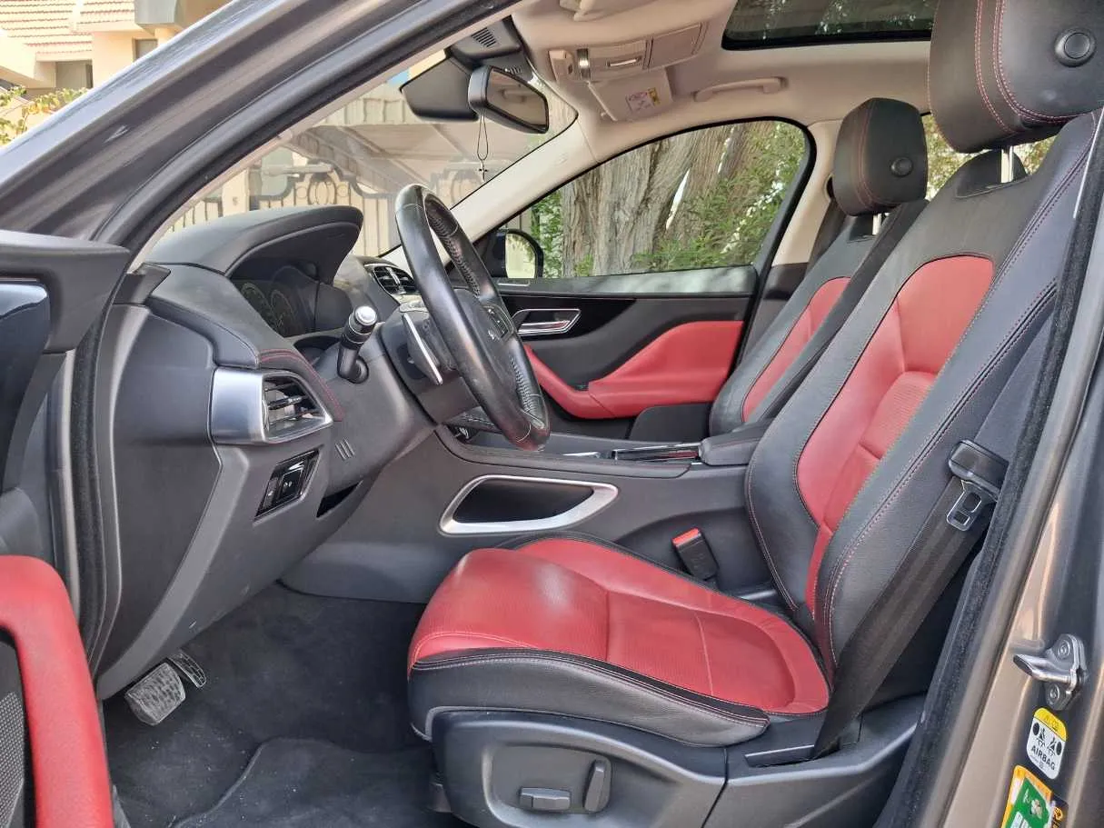 Car image 12