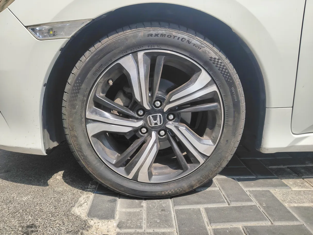 Car image 9