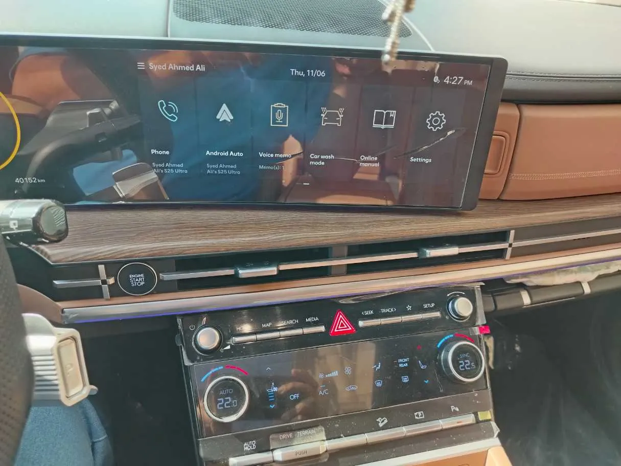 Car image 24