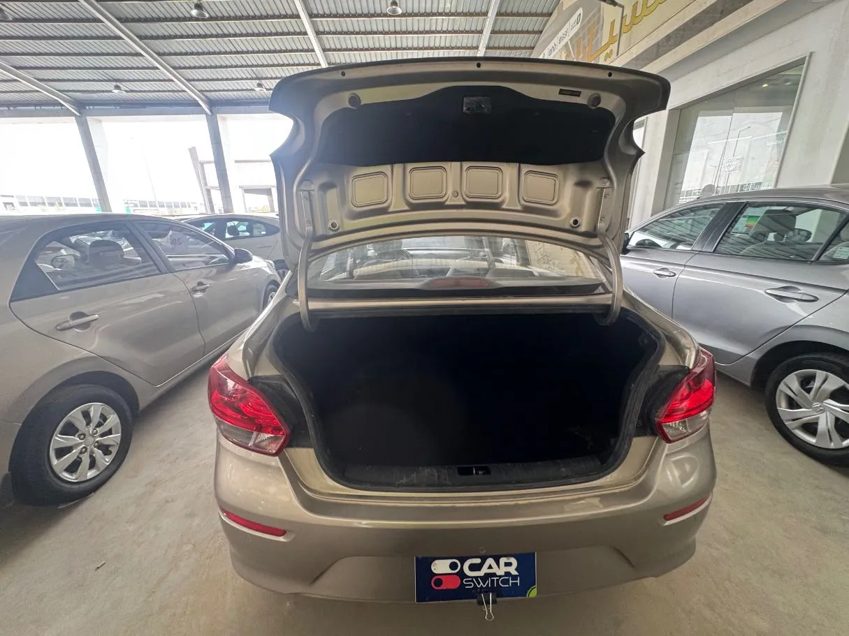 Car image 16