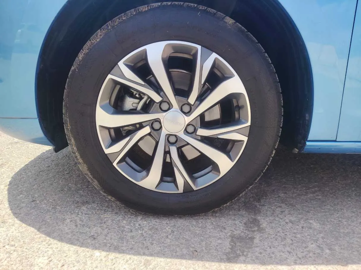 Car image 10