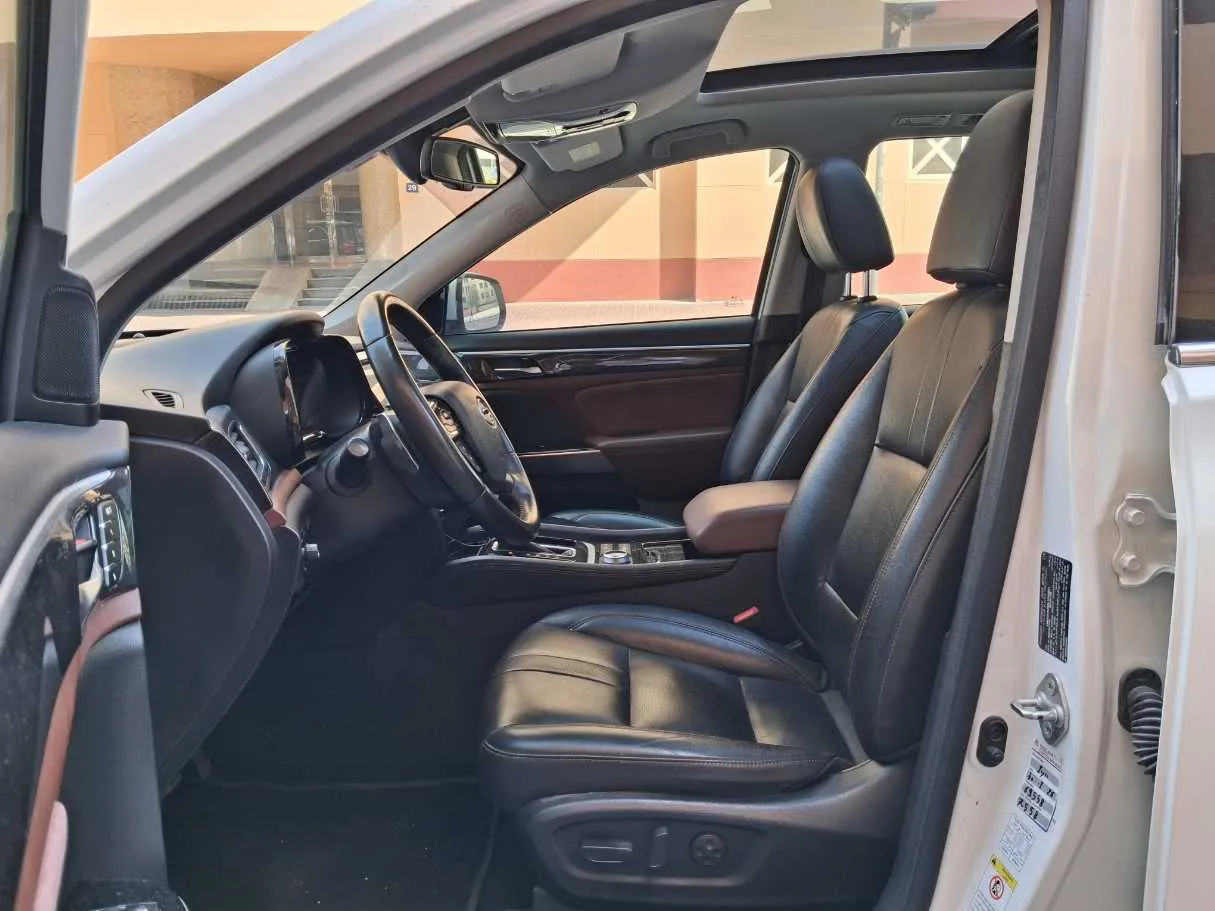 Car image 18