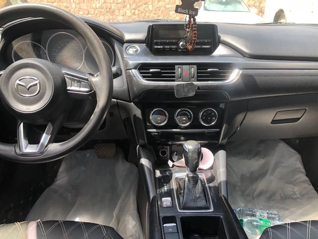 Car image 17