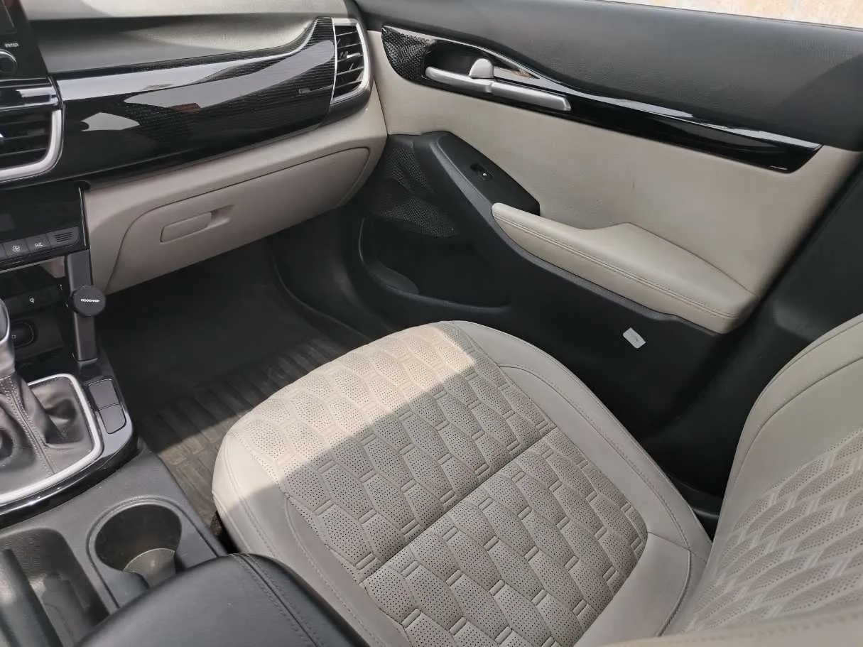Car image 40