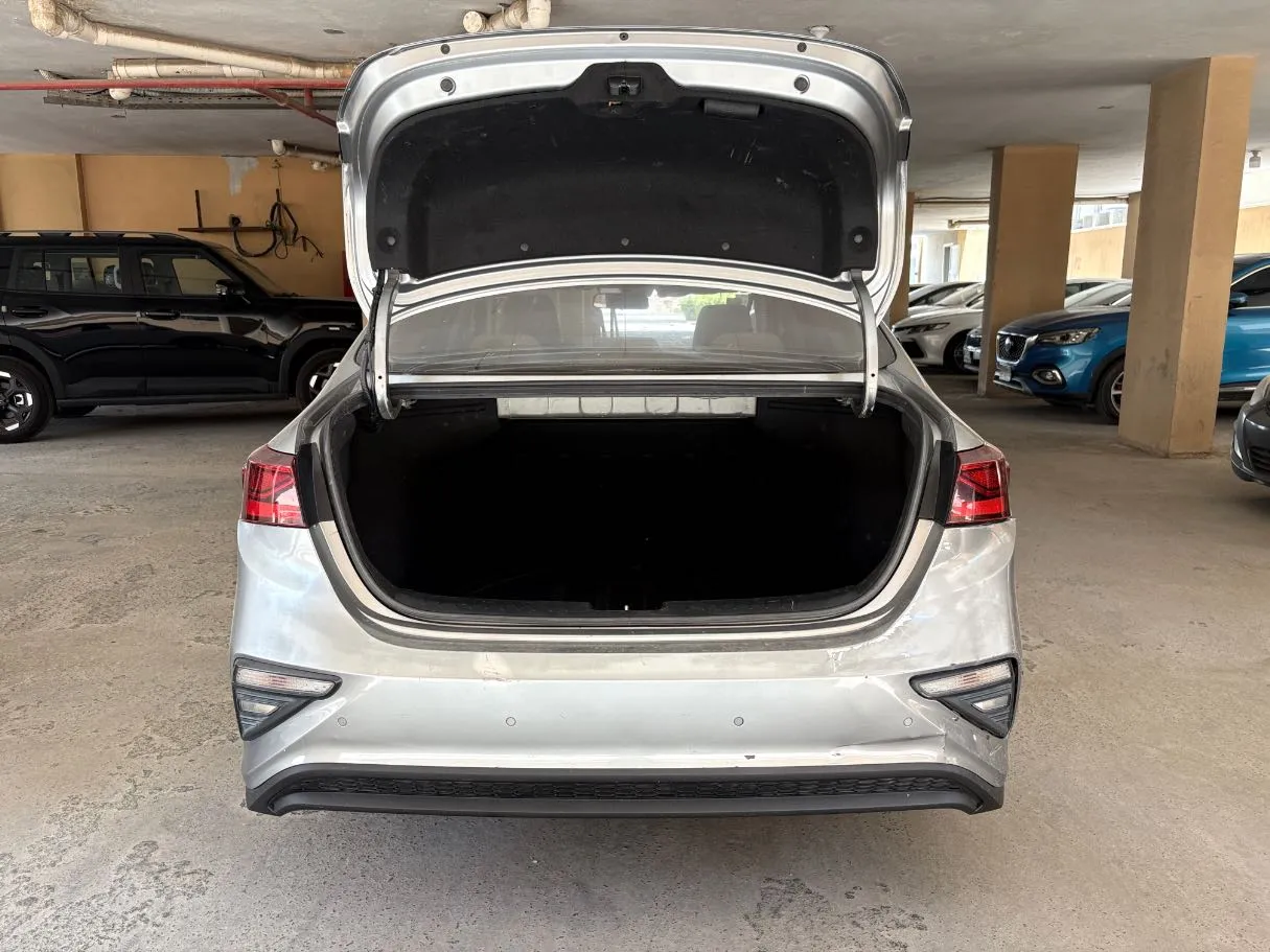 Car image 24