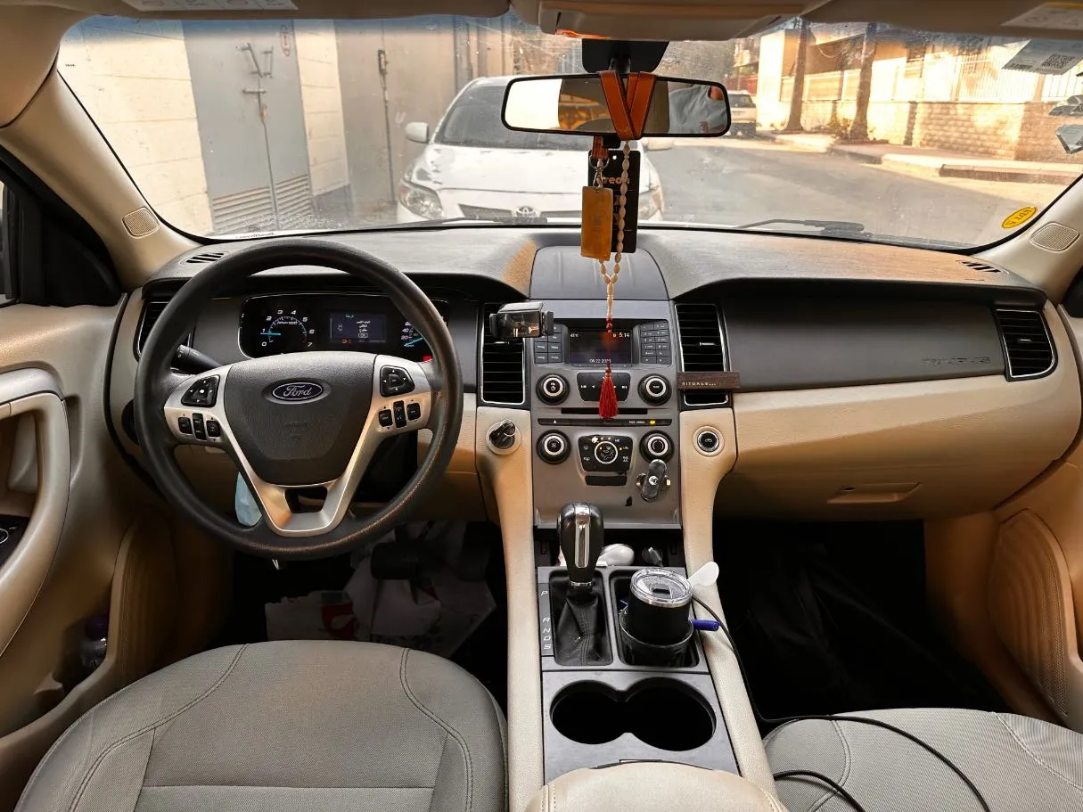 Car image 16