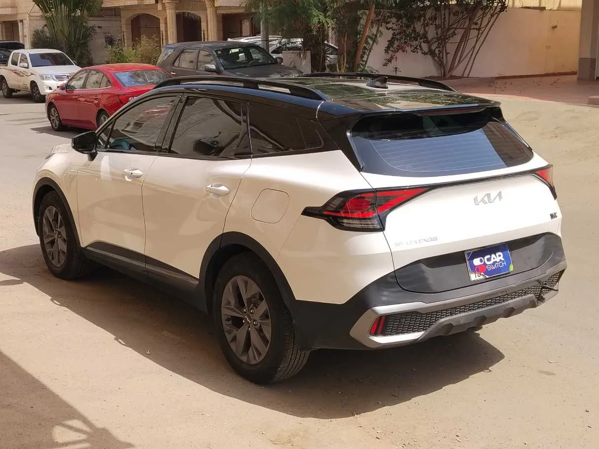 Car image 8