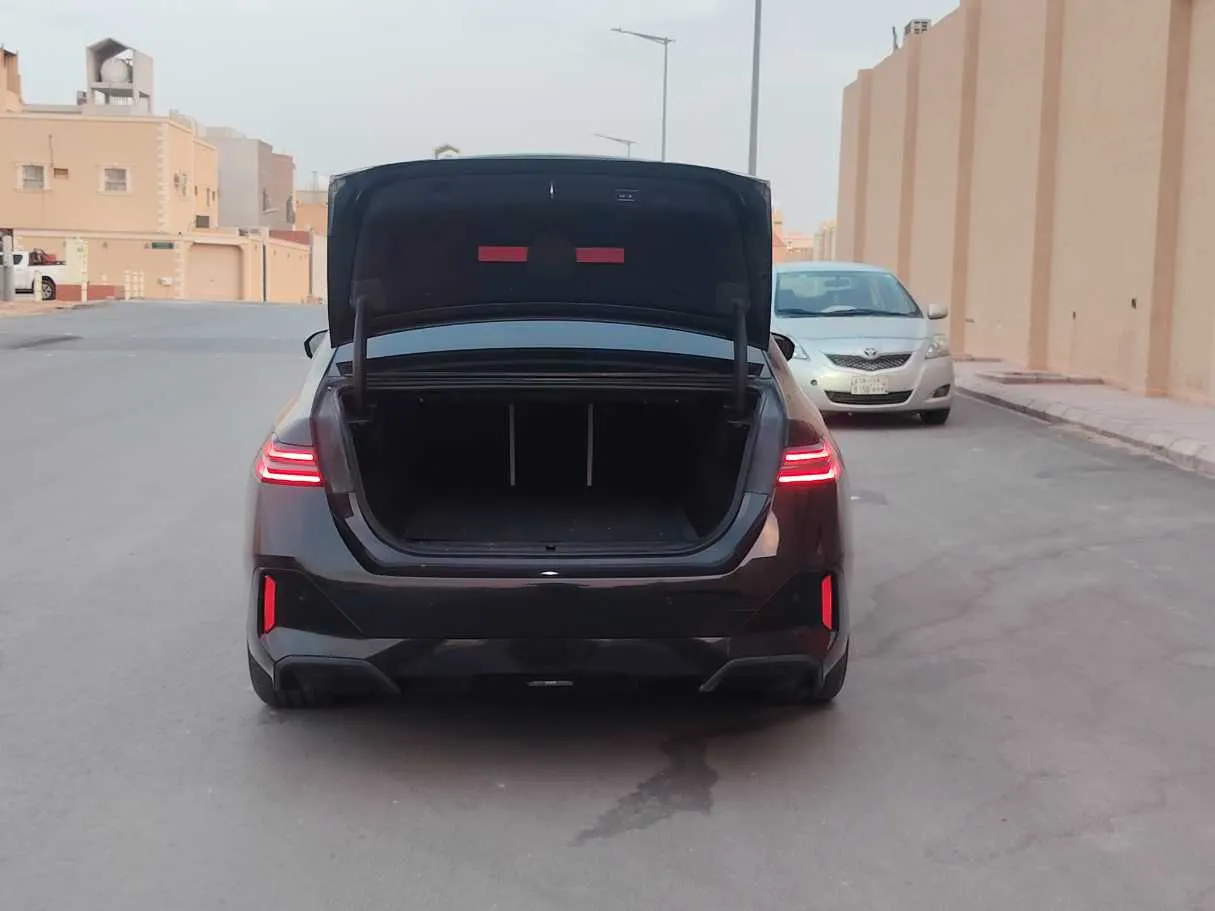 Car image 27