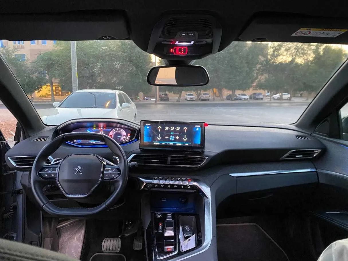 Car image 15