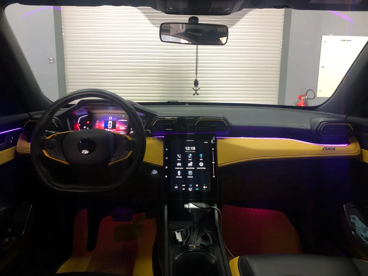 Car image 15