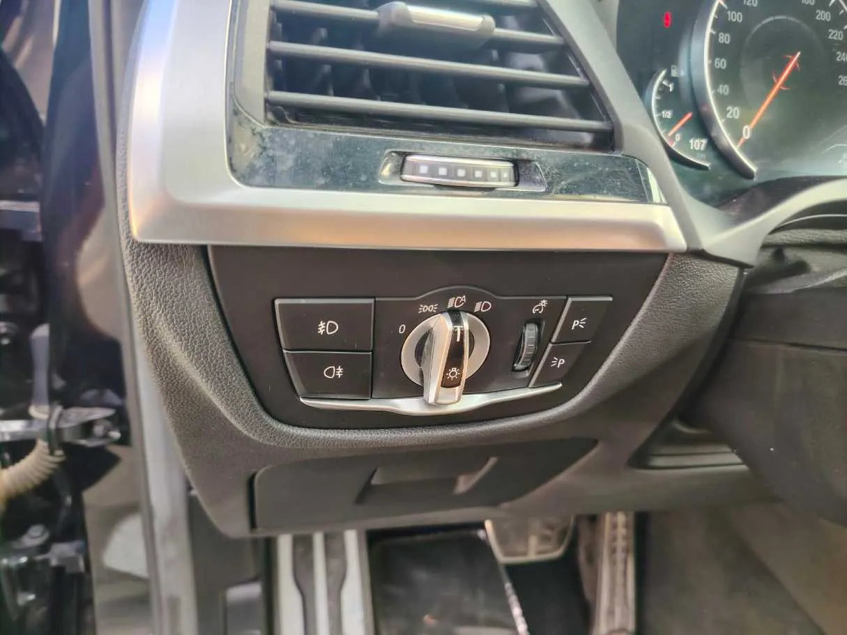 Car image 34