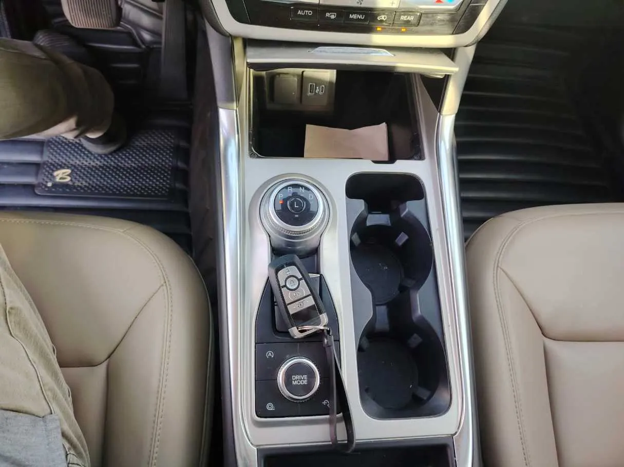 Car image 27