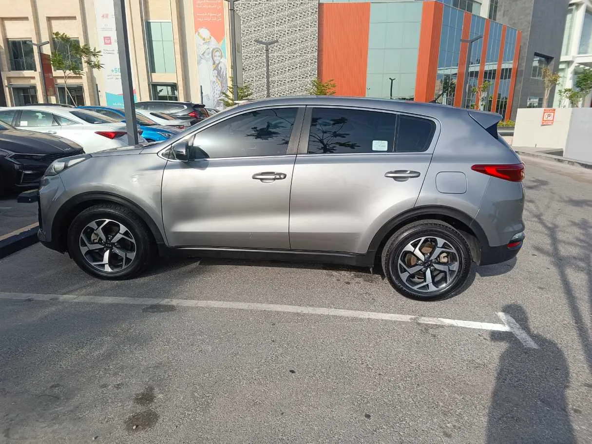 Car image 8