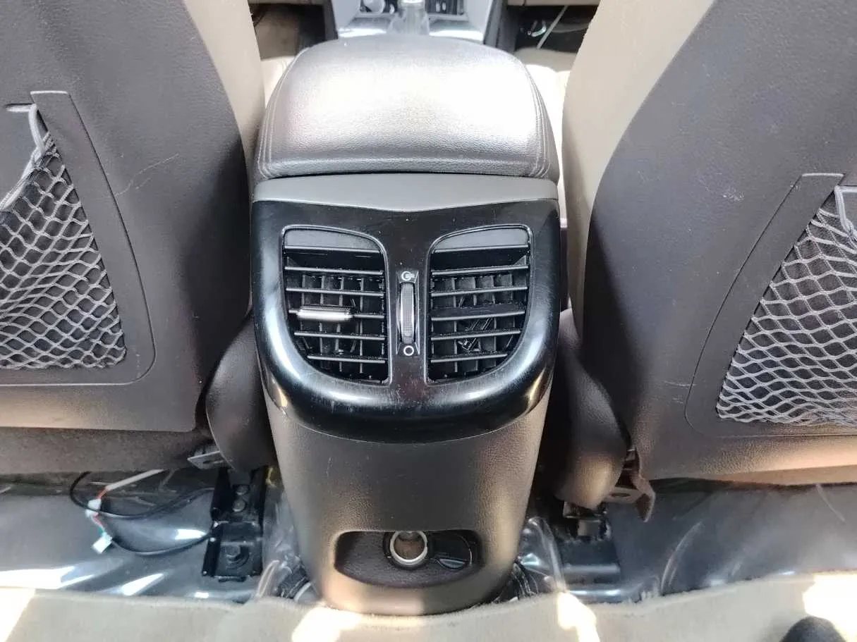 Car image 26